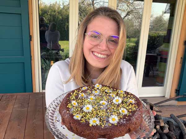 Chicca's daughter with Italian chocolate cake flourless and daisies