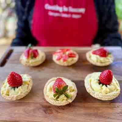 Strawberry Tartlets (Crostatine di Fragole)