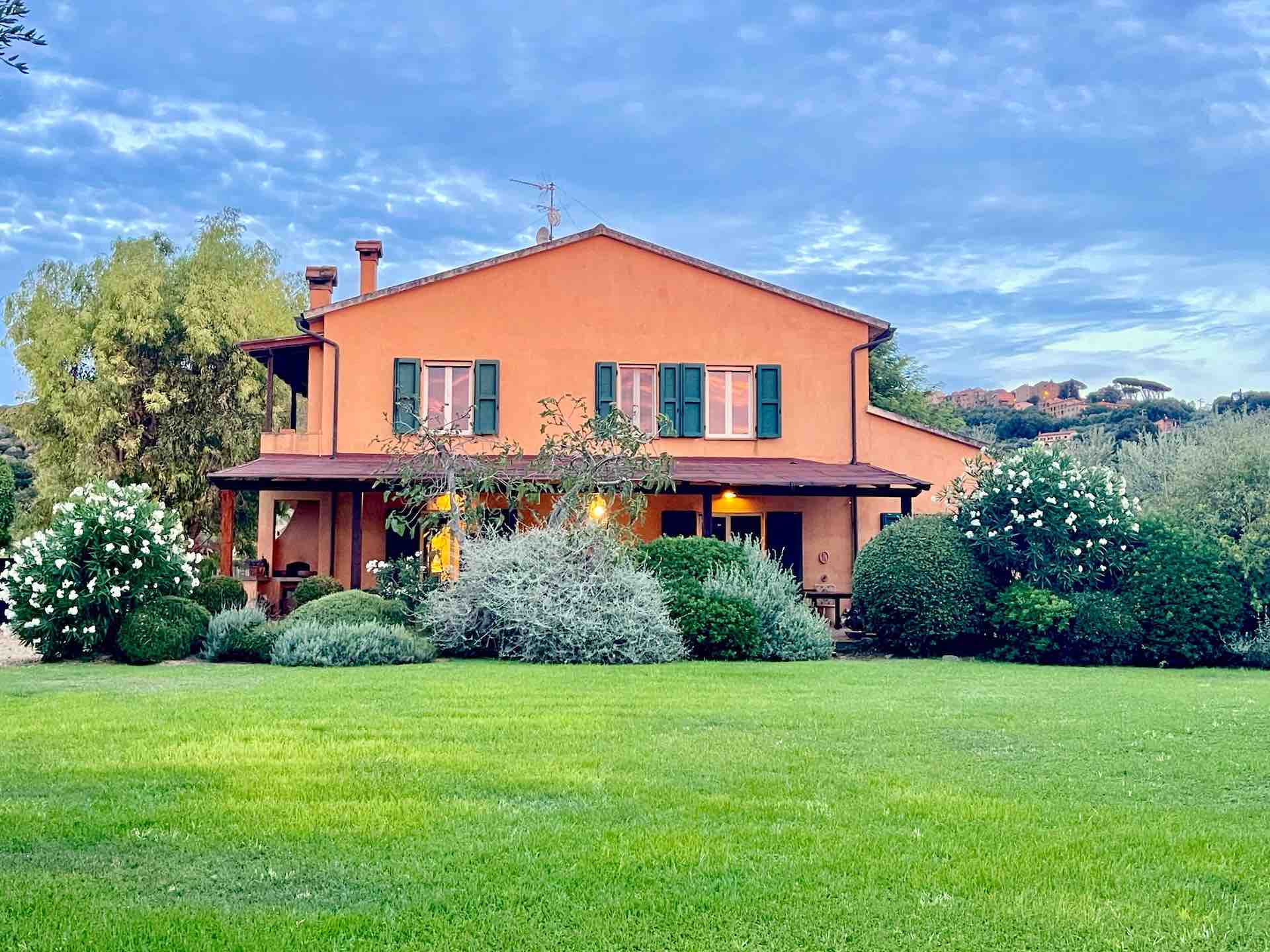 La Casa Toscana - Restored Tuscan farmhouse in Italy with historic architecture